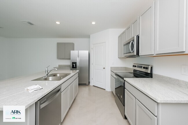 Building Photo - 17305 Reserva Dr