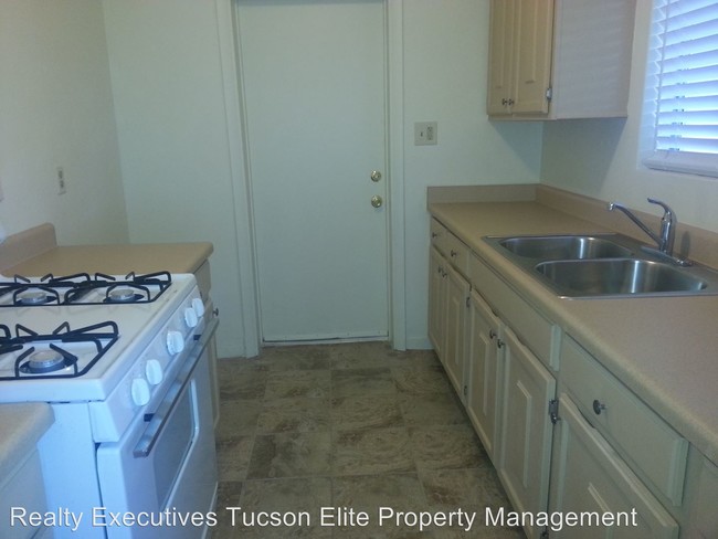 Building Photo - 2 br, 1 bath House - 4104 E. Pima St
