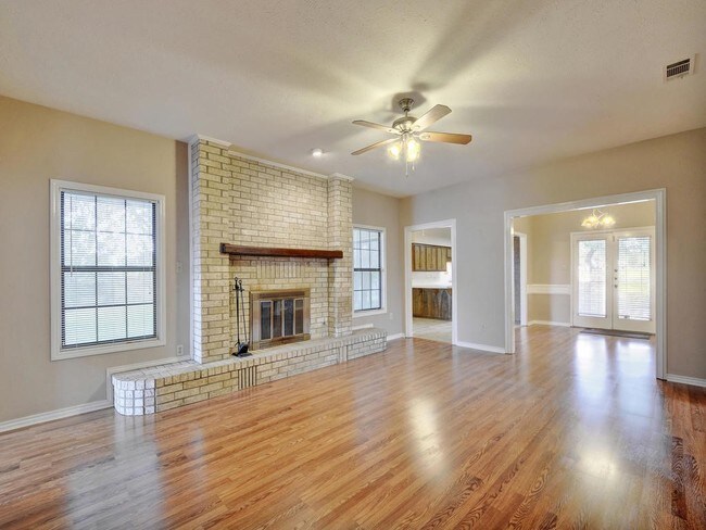 Building Photo - 105 River Hills Dr