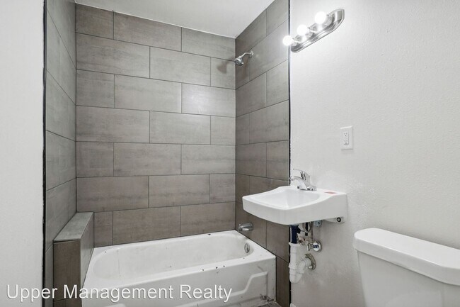 Building Photo - 1 br, 1 bath Apartment - 1944 Philip Stree...