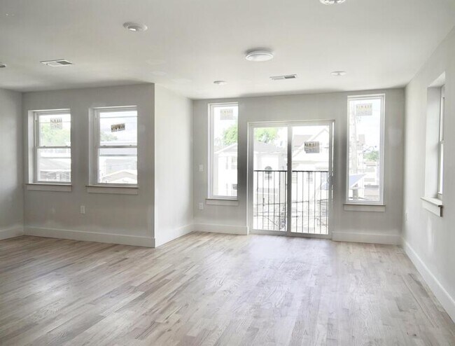 Building Photo - 717 North 8th Street - 2
