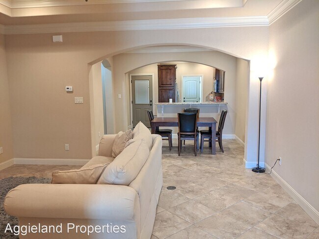 Foto del edificio - 3 br, 3 bath House - 1484 Buena Vista Dr