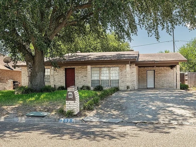 Building Photo - 838 Camelot Dr