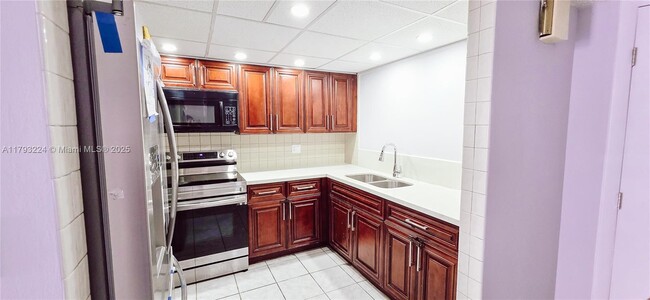 Foto del edificio - 1100 SW 104th Ct