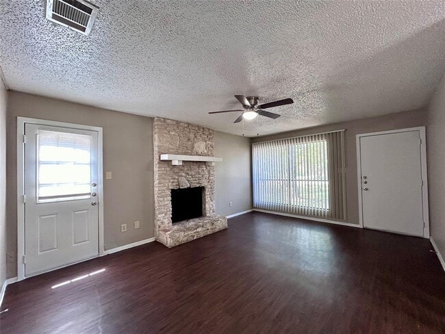 Building Photo - 1500 No Mor Cove