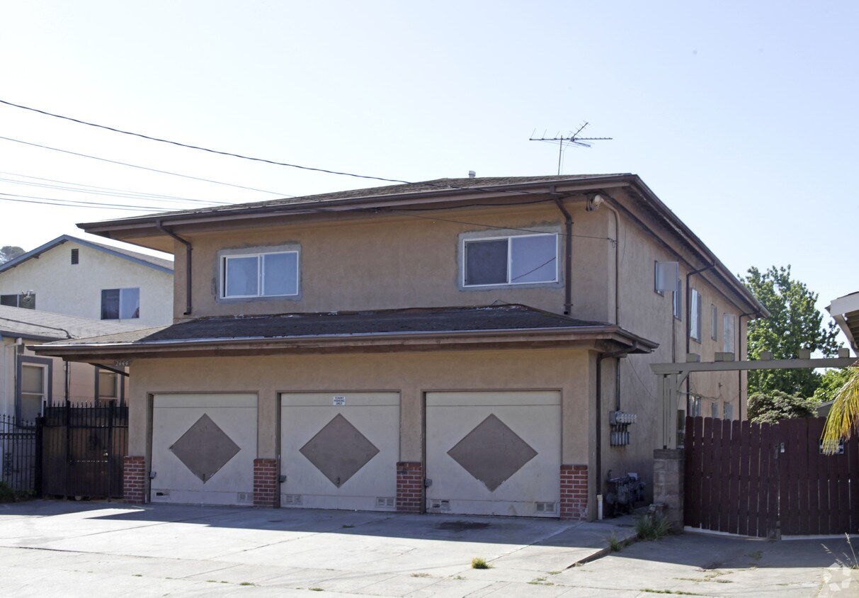 Building Photo - 2444 88th Ave