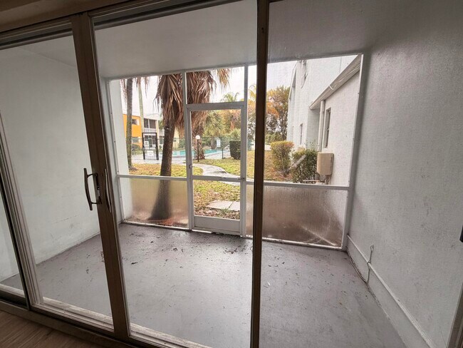 Foto del edificio - 1505 Crescent Cir