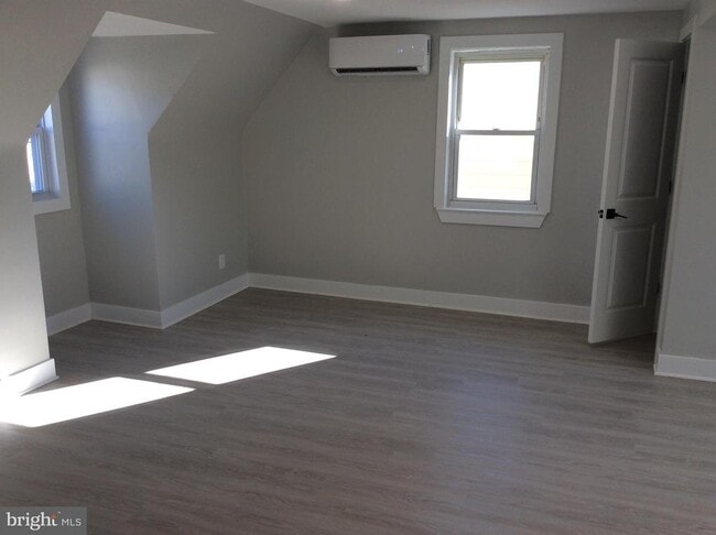 Building Photo - 1168 Romano Ave