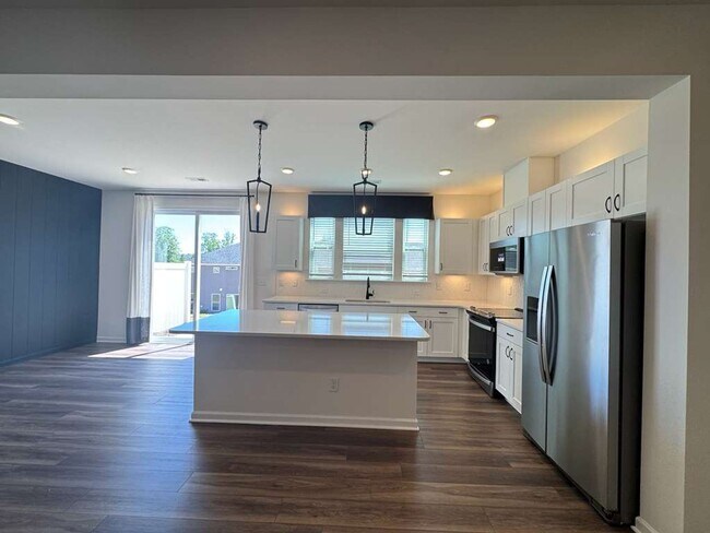 Foto del edificio - MODEL HOUSE-Experience refined living in the 3 bed, 2.5 bath, 2 car garage brand new, impeccably ...