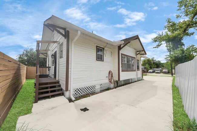 Building Photo - 2605 Quitman St