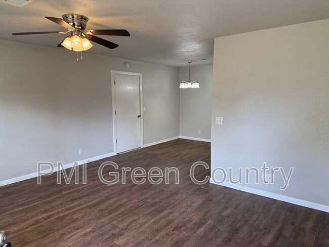 Foto del edificio - 28619 E 137th St S