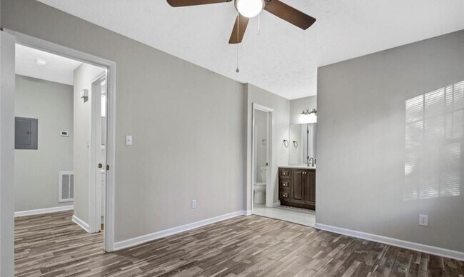 Foto del edificio - 9400 Gooden Dr