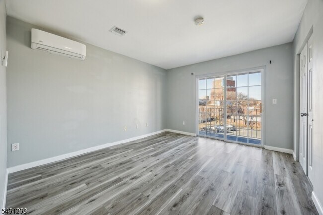 Foto del edificio - 708 Ocean Ave
