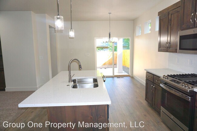 Building Photo - 3 br, 2.5 bath House - 9718 W. Macaw St.