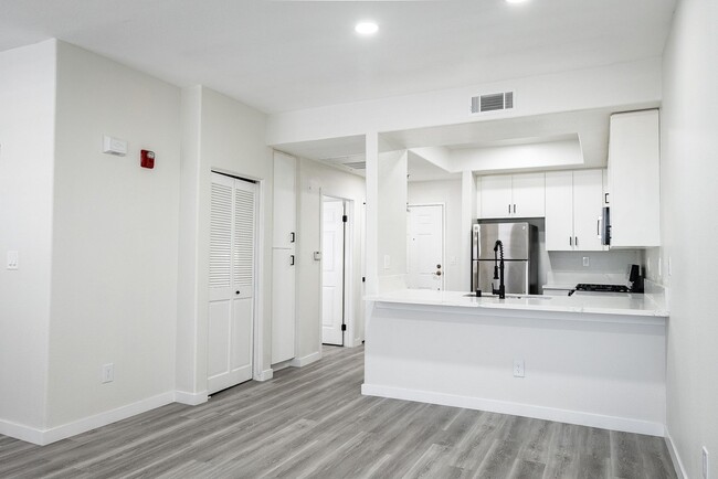 Interior Photo - 2820 Sawtelle Blvd