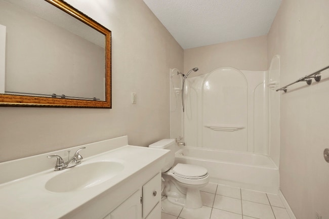 Building Photo - 711 E Brick St