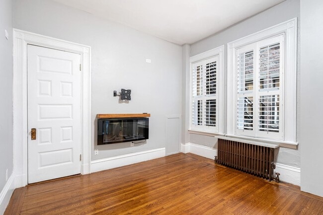 Building Photo - 261 Beacon St