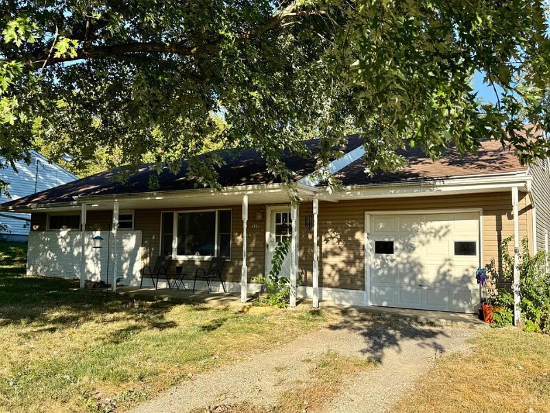 Foto principal - 226 Woodland Dr