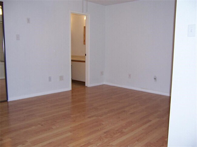 Foto del edificio - 16800 Sugar Pine Dr