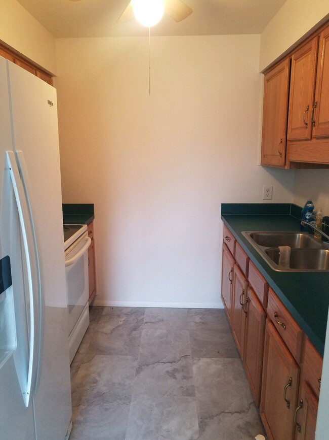 Kitchen - 311 W Highland Rd