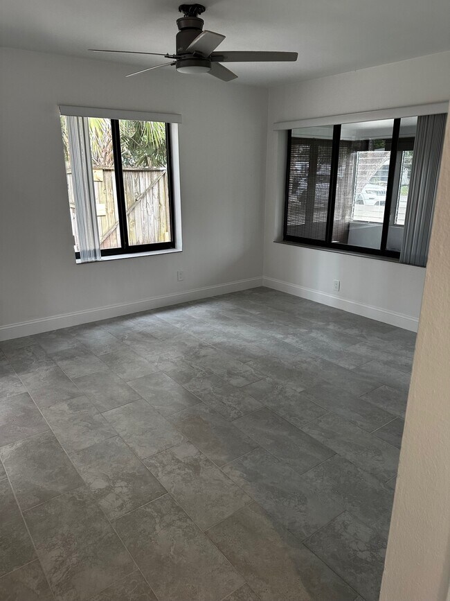 Foto del edificio - 1131 SW 8th Ter