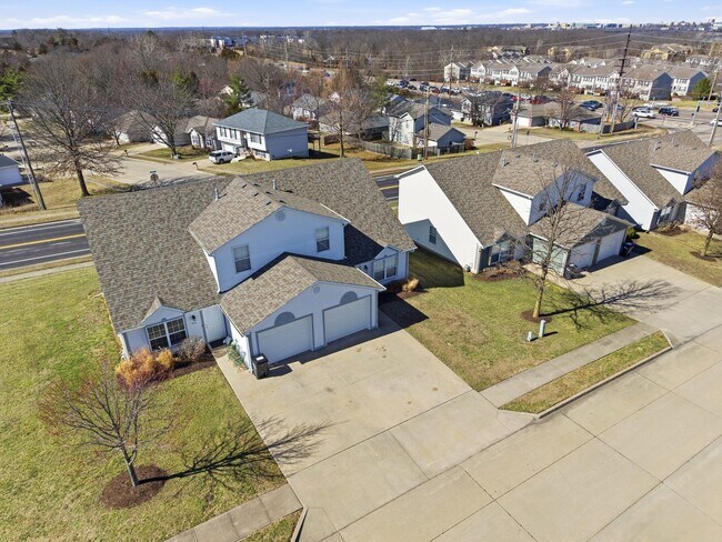 Building Photo - 3509 La Mesa Dr