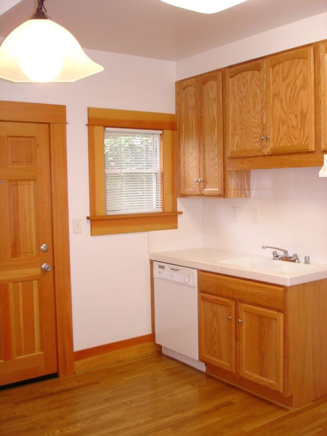 Interior View - Kitchen - 2425 3rd St