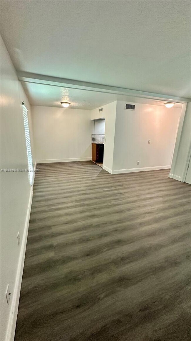 Foto del edificio - 7003 NW 63rd St