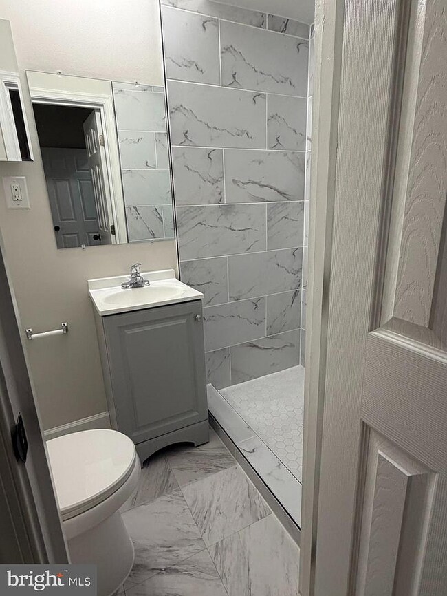 Building Photo - 4 Bedrooms 3 Bathrooms