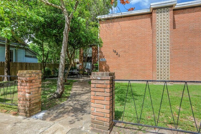 Foto del edificio - 1521 Rutland St
