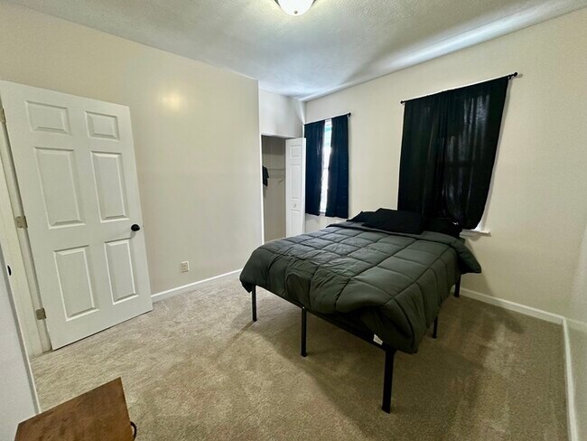 Foto del edificio - More value than the rent and closer to downtown.