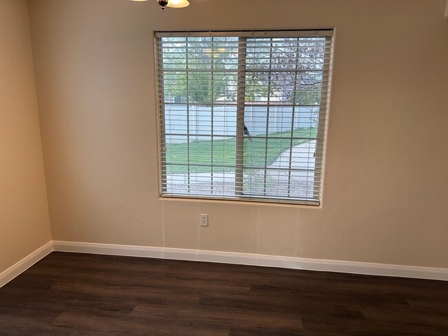 Building Photo - 370 W 1425 N
