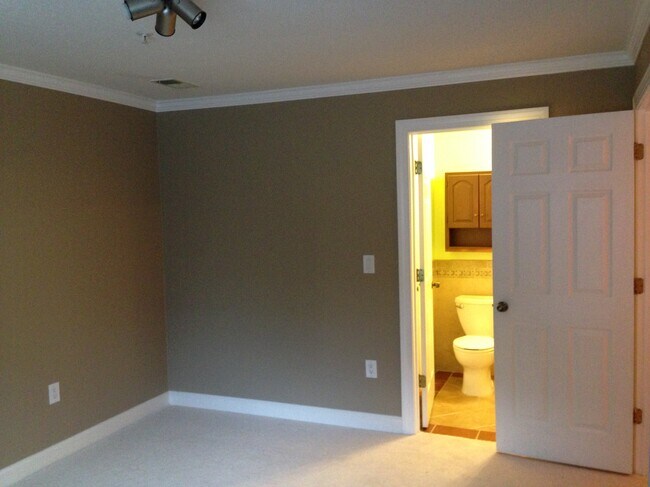 Photo - 14200 Valleyfield Dr Apartment