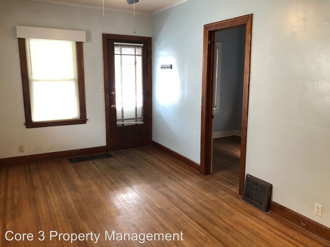 Building Photo - 2 br, 1 bath House - 705 W Walnut