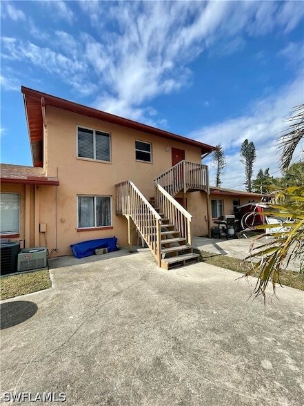 Building Photo - 18245 Louise Dr