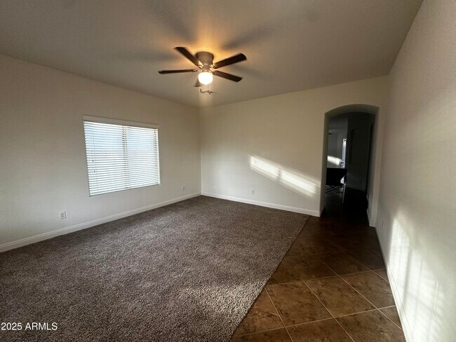 Foto del edificio - 1686 W Paisley Dr