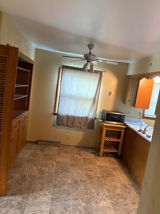 Comedor - 5124 N 106th St