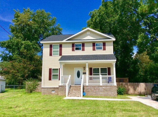Building Photo - ***3 BED 3 FULL Bath SUPER Near Naval Medi...