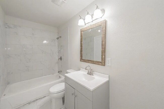 Foto del edificio - 8322 Campanella Dr