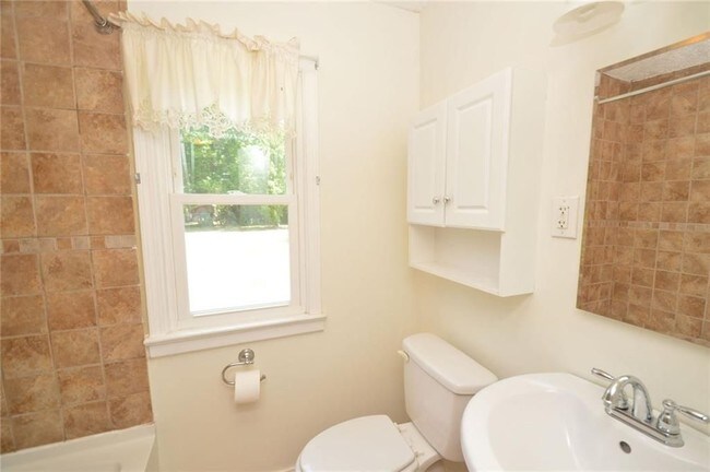 Building Photo - 309 Windsor Rd