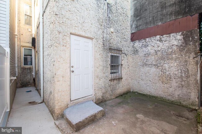 Foto del edificio - 2220 N Howard St