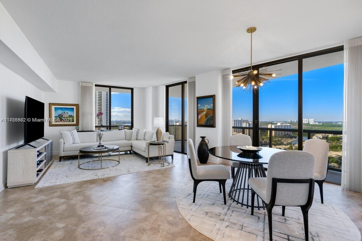 Foto principal - 16275 Collins Ave