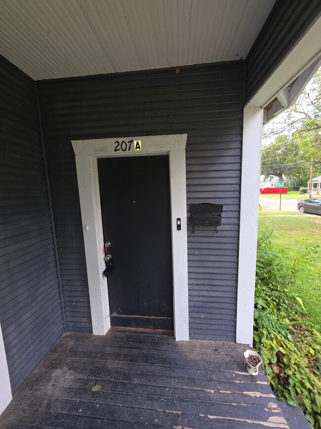 Building Photo - 207 E Rutherford St