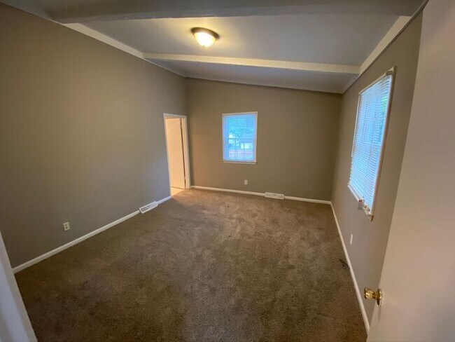 Building Photo - 2020 Hoover St-3BR/2BA-HOME!!!