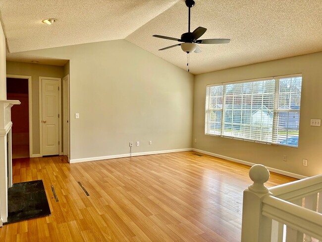 Building Photo - Dallas Rental-Ready for Immediate Occupancy!!