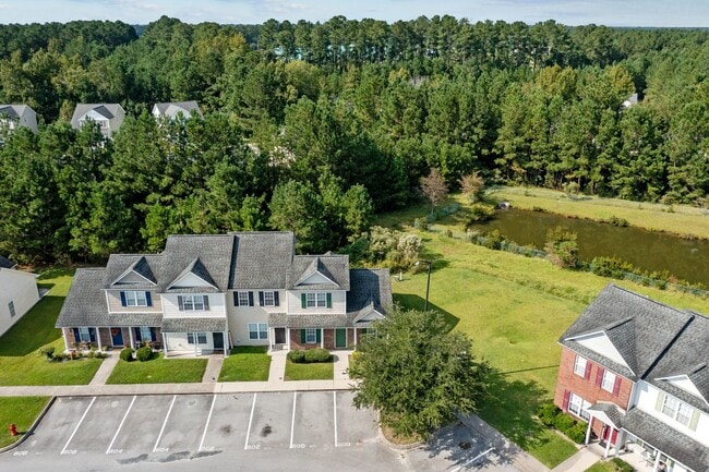 Building Photo - Welcome to Springwood Drive!