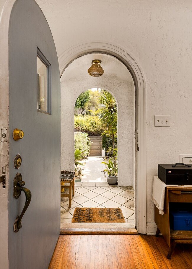 Foto del edificio - 1647 N Coronado St