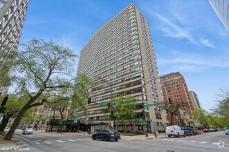Building Photo - 2930 N Sheridan Rd