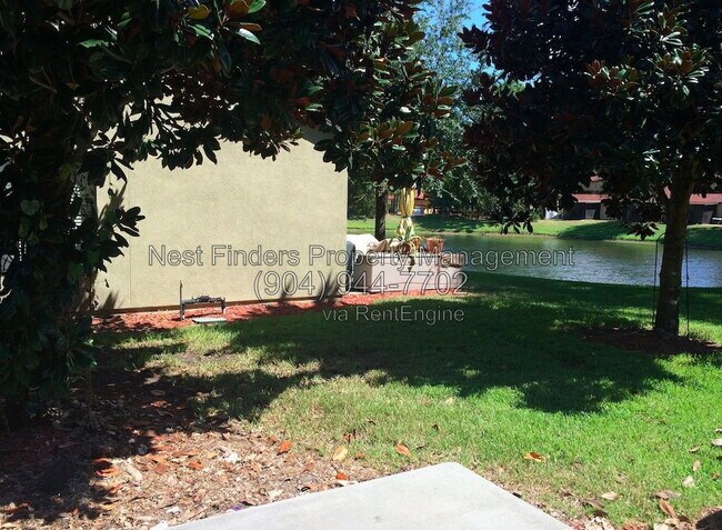 Foto del edificio - 336 Redwood Ln