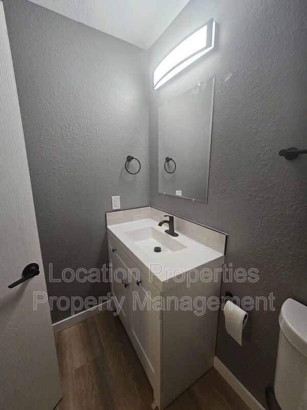 Building Photo - 950 Monterey Way